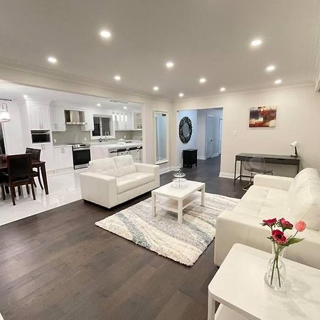 3-Bedroom Modern Luxury Apartment In The Heart Of City Toronto Extérieur photo