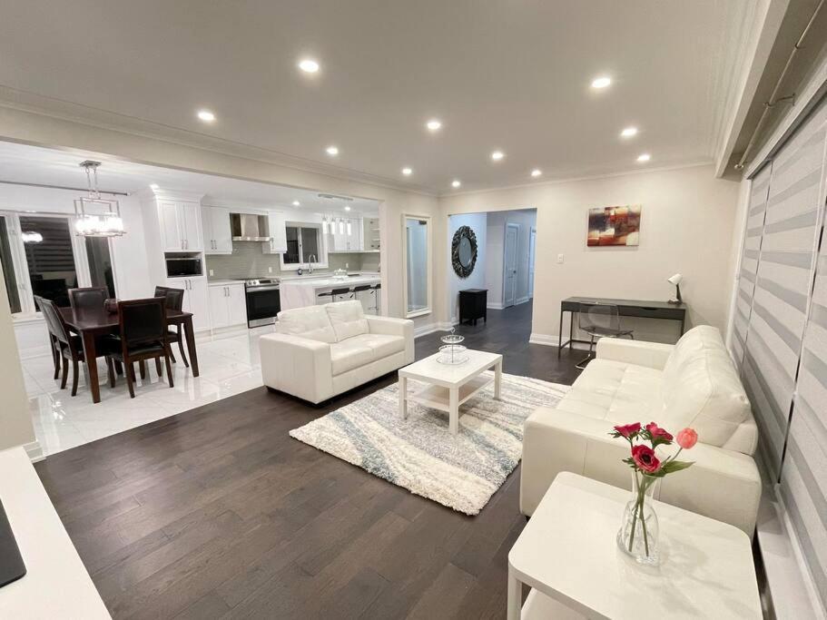 3-Bedroom Modern Luxury Apartment In The Heart Of City Toronto Extérieur photo