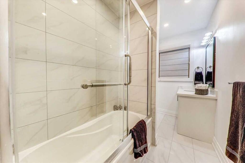 3-Bedroom Modern Luxury Apartment In The Heart Of City Toronto Extérieur photo