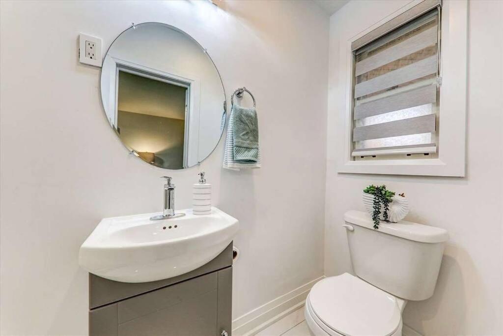 3-Bedroom Modern Luxury Apartment In The Heart Of City Toronto Extérieur photo