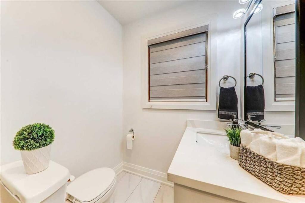 3-Bedroom Modern Luxury Apartment In The Heart Of City Toronto Extérieur photo