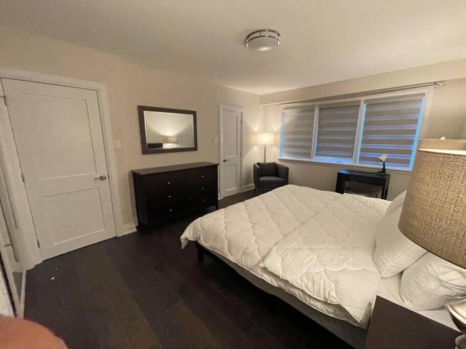 3-Bedroom Modern Luxury Apartment In The Heart Of City Toronto Extérieur photo