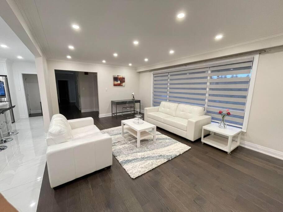 3-Bedroom Modern Luxury Apartment In The Heart Of City Toronto Extérieur photo